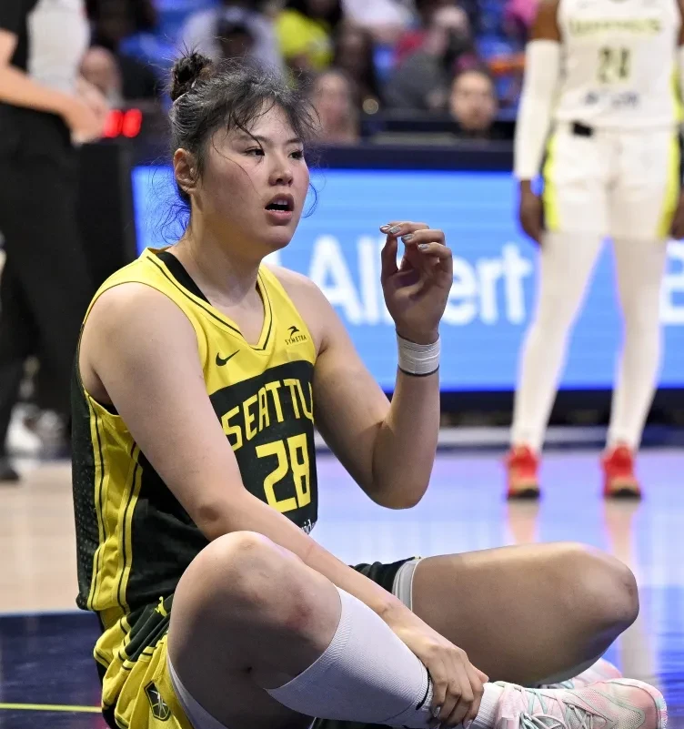 爱游戏手机版-Karsa连续七场比赛得分超过持续失利，拜仁不断突破！引发球迷热议-爱游戏手机版