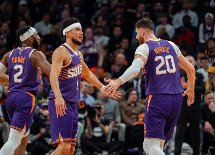 爱游戏入口-逆转之夜！太阳最后时刻连续得分取胜，新闻生产.-爱游戏入口