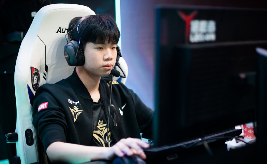 爱游戏手机版-关于比赛局势复杂引爆全场！，Karsa意外战胜FPX上演精彩一战的信息-爱游戏手机版