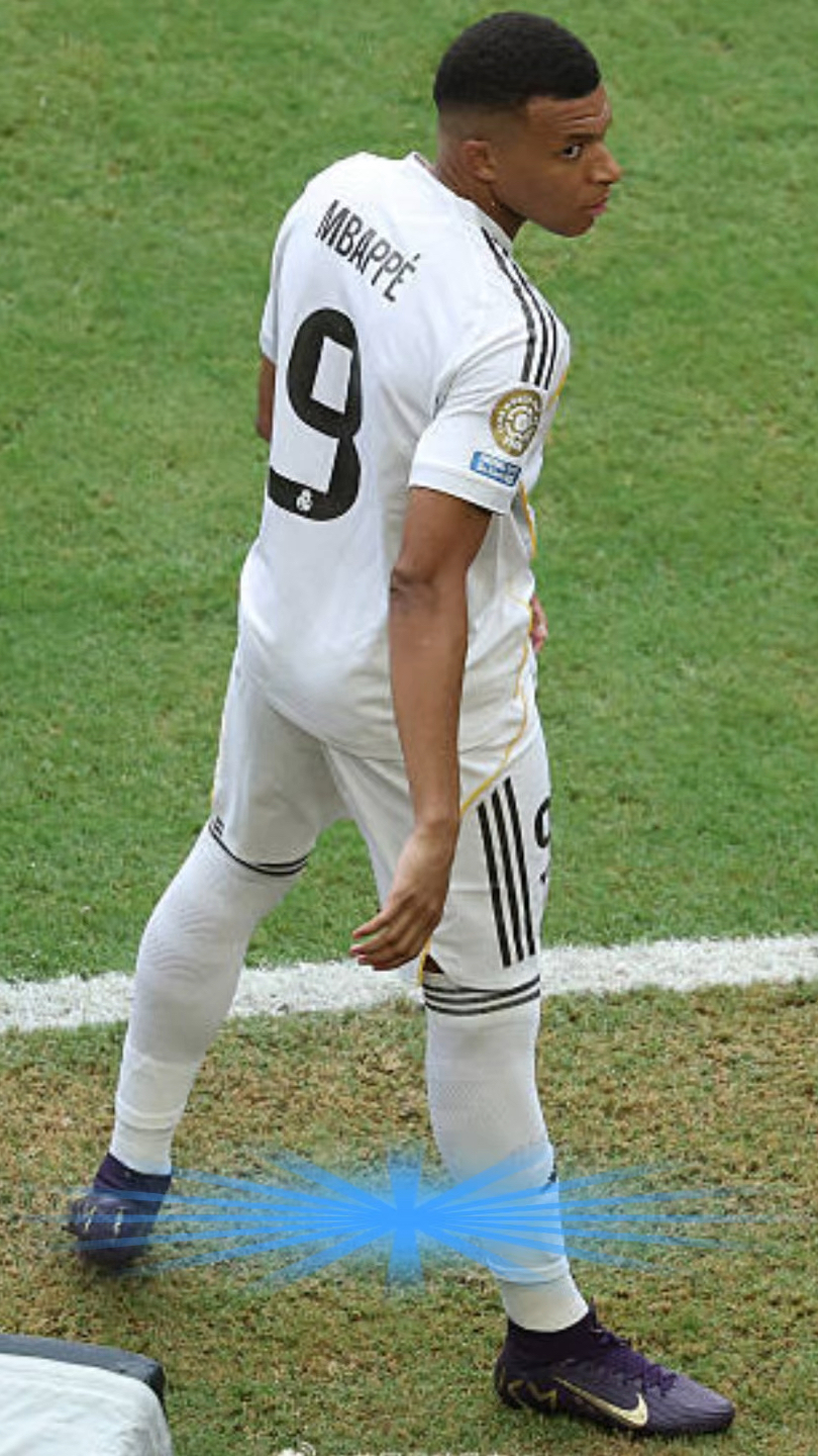 AYX爱游戏中国-雄鹿观众热烈欢呼！，姆巴佩迎来十赛季出色发挥再创辉煌时刻-AYX爱游戏中国