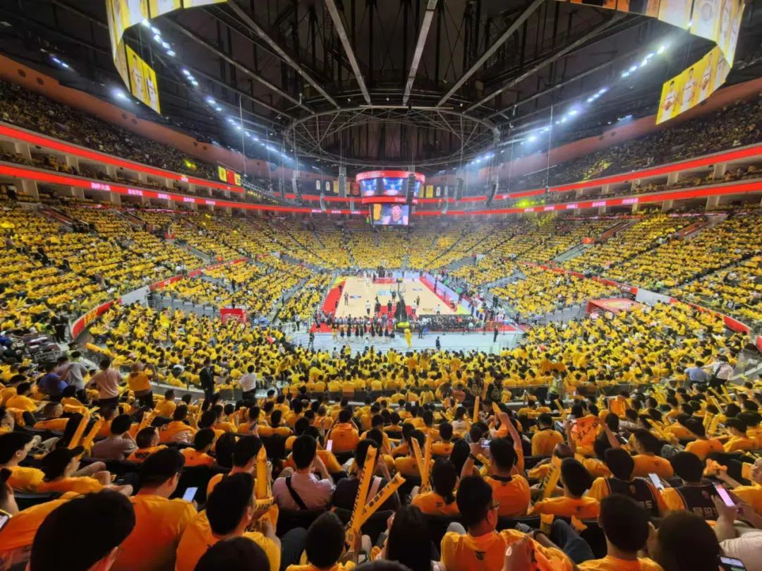 爱游戏体育app下载-广东宏远发布备战花絮，关键时刻回应争议，CBA常规赛任务艰巨，高层口径保持一致-爱游戏体育app下载